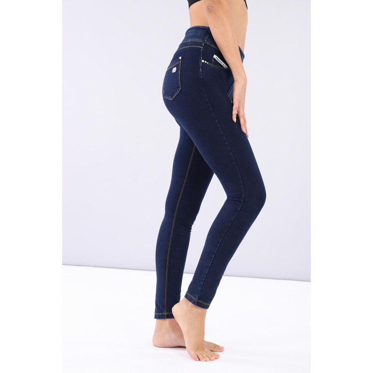 N.O.W® Pants - Mid Waist Skinny - Foldable Waist - J0Y - Mörkblå Denim - Gula Sömmar