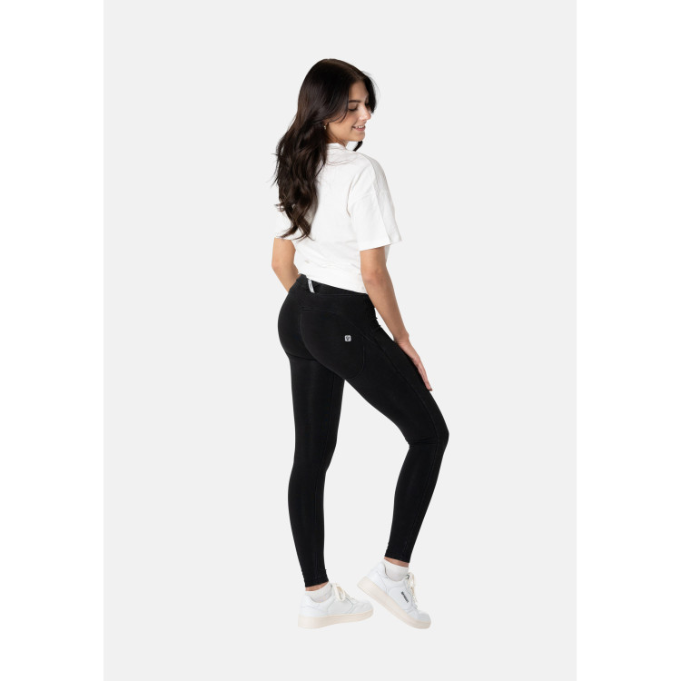 Freddy WR.UP® Yoga Jeans - 7/8 Regular Waist Super Skinny - J7N - Black – Black Seams