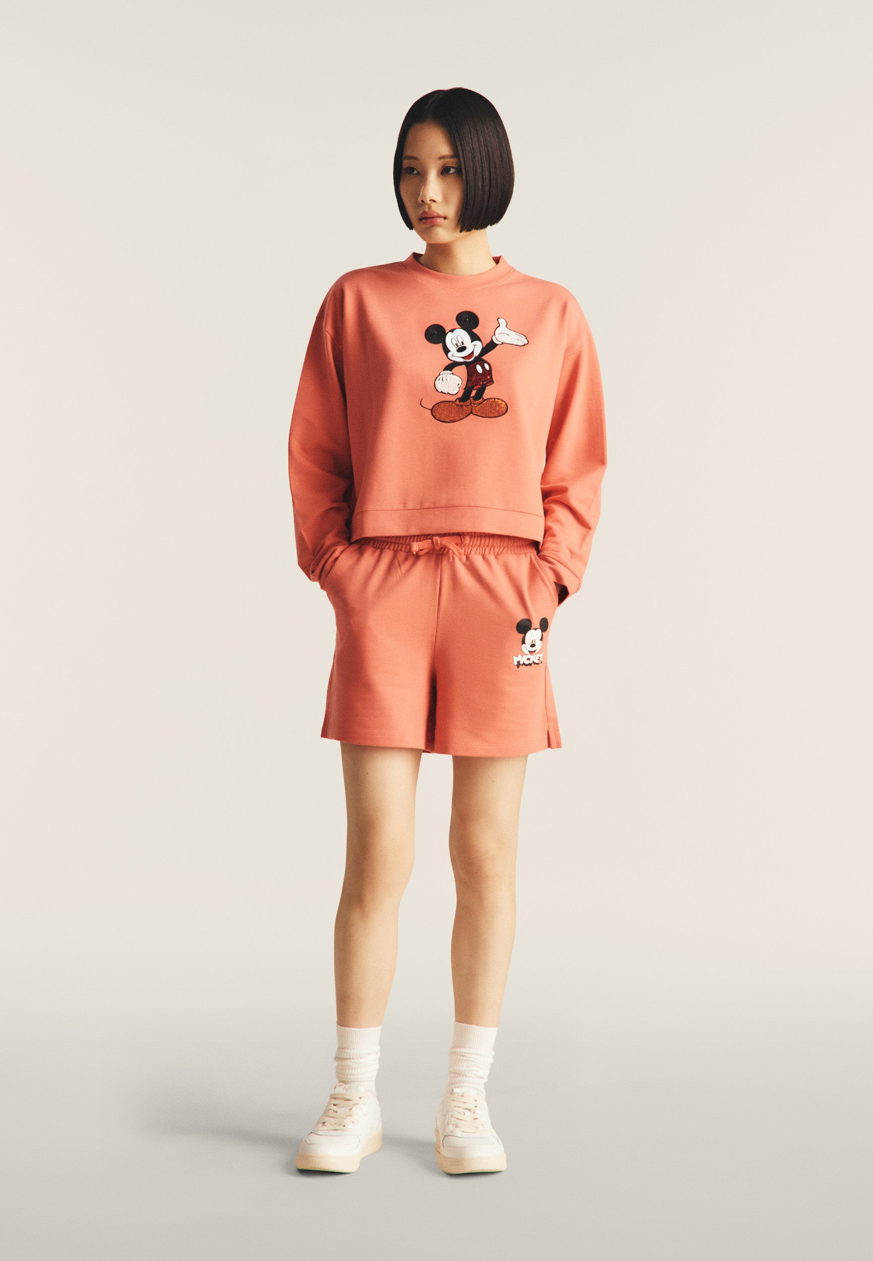 Comfort fit cropped sweatshirt with Mickey Mouse embroidery - Coral