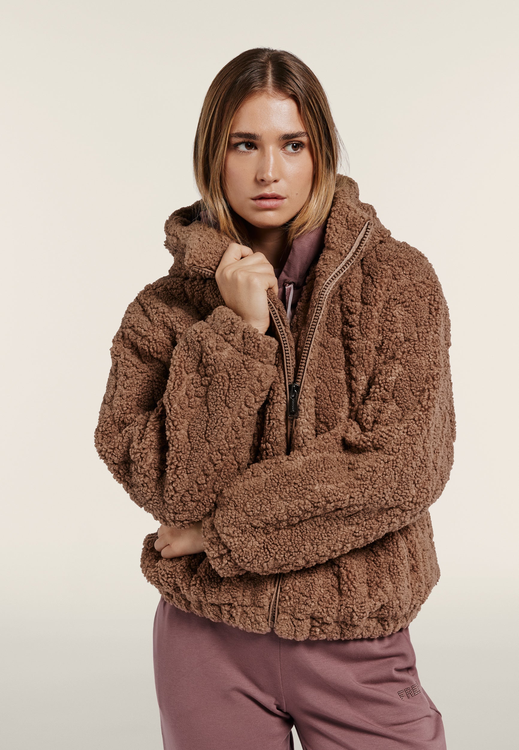 Hooded jacket in cable-knit sherpa fleece - Chanterelle
